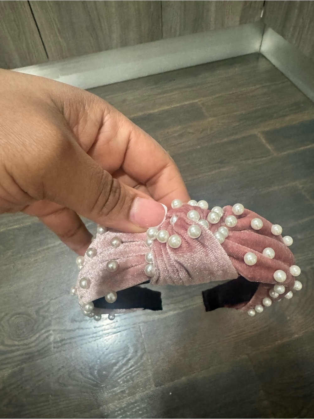 Pearl-Embellished Pink Velvet Knotted Headband - Picture 2 of 5